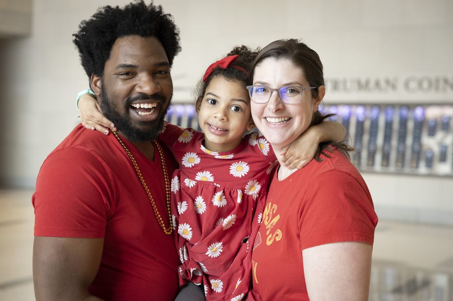 Kansas City Fed employees brought family members to the Bank to see the parade.